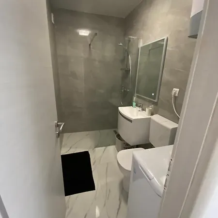 Paula Apartment Split
