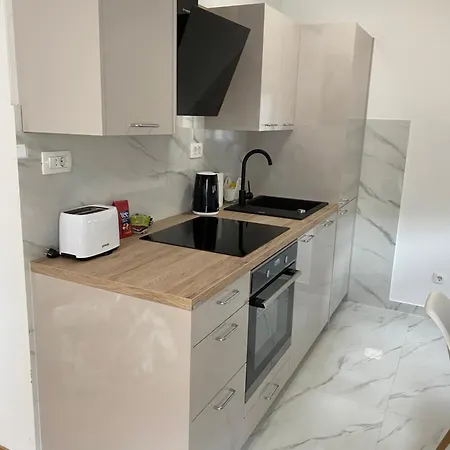 Paula Apartment Split